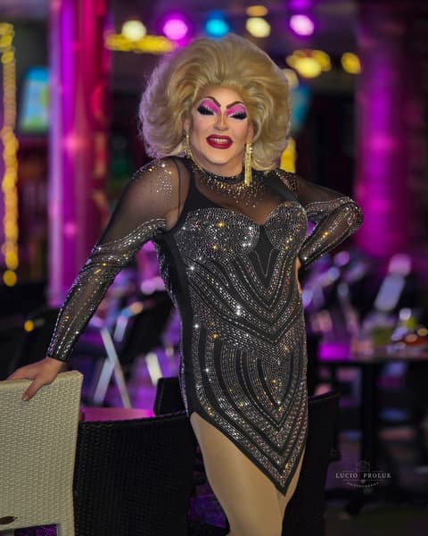Ricky's Cabaret Bar photo 5