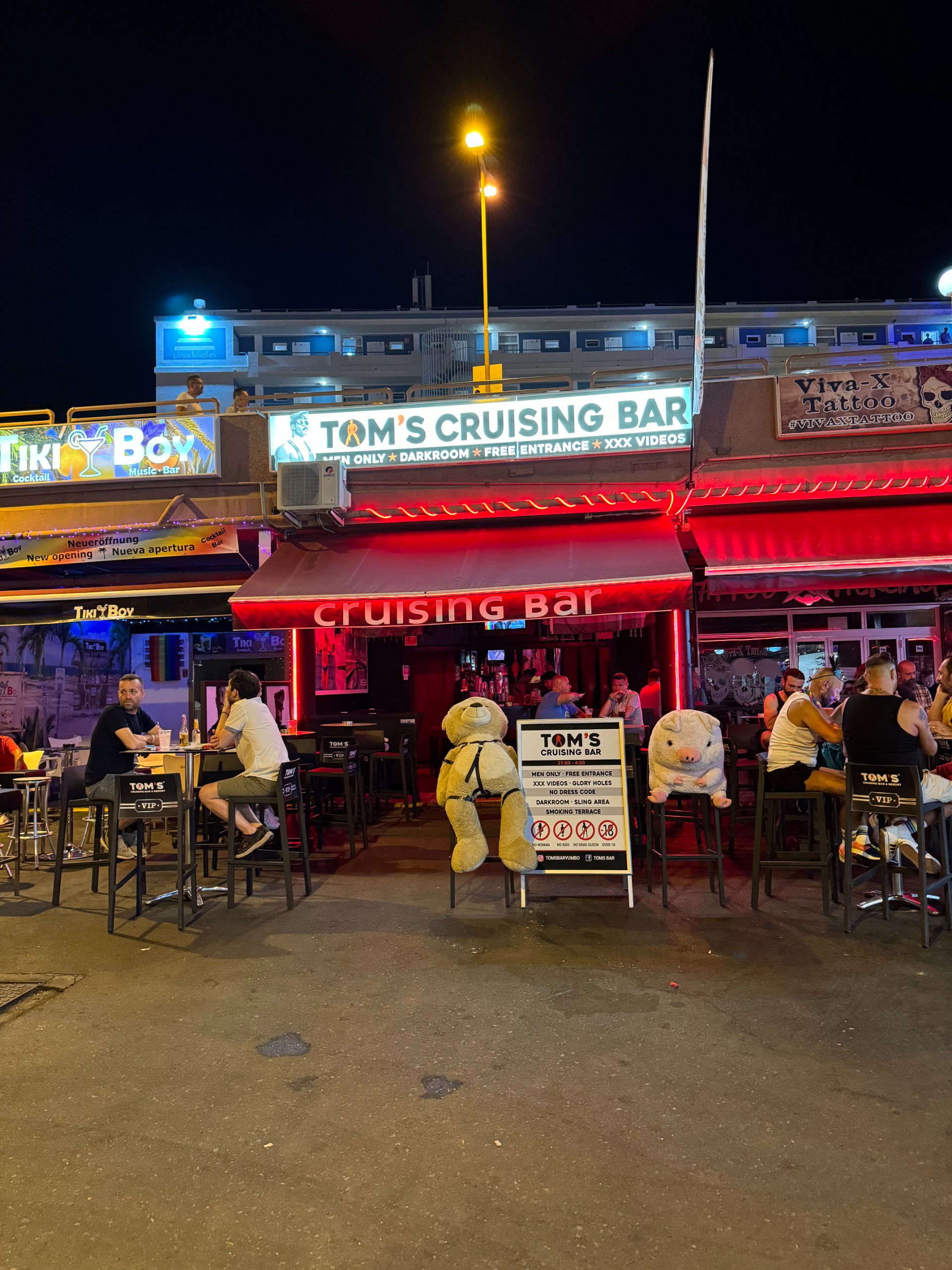 Tom's Cruising Bar photo 1