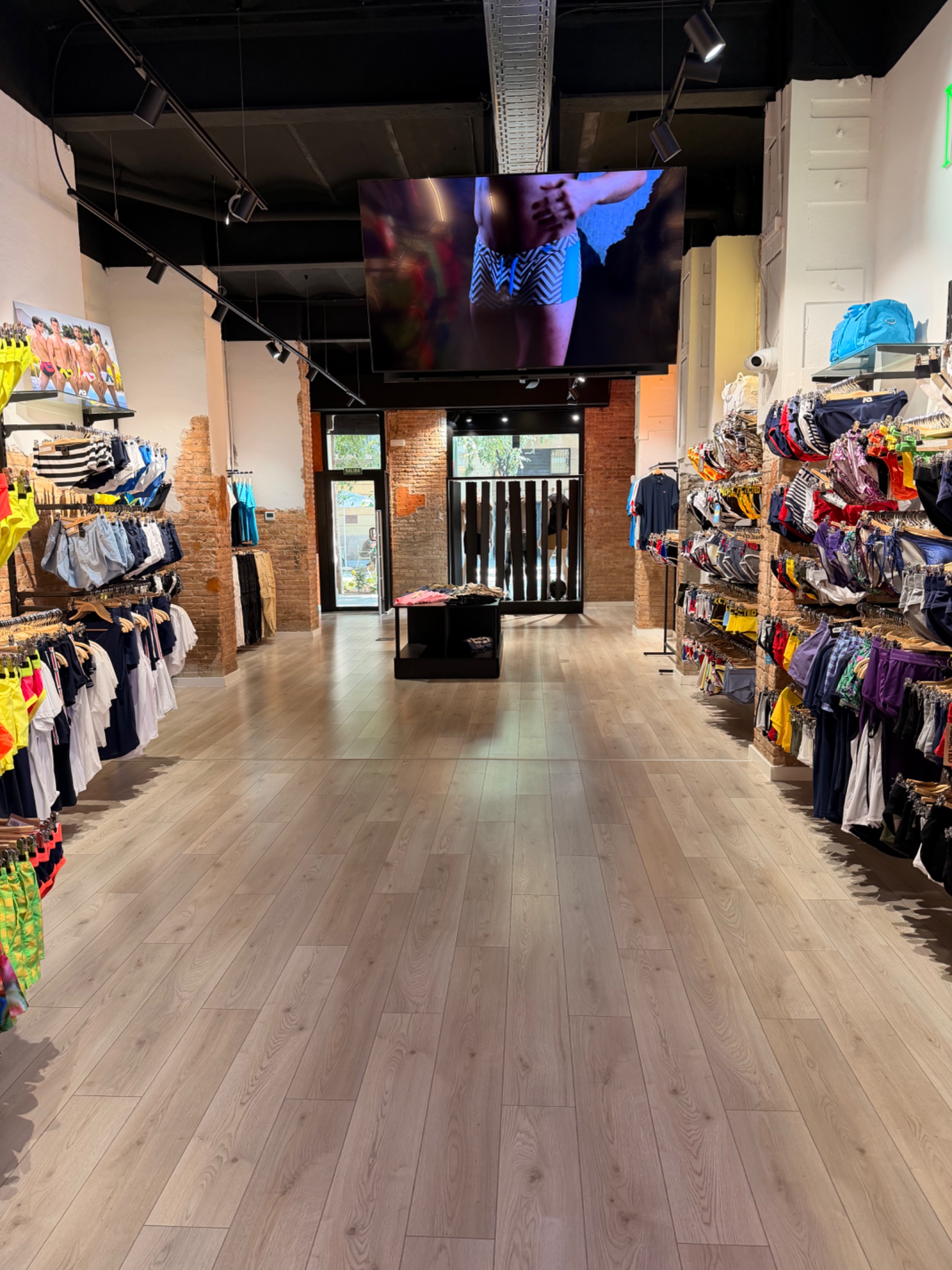 AD / ES Shop Barcelona photo 2