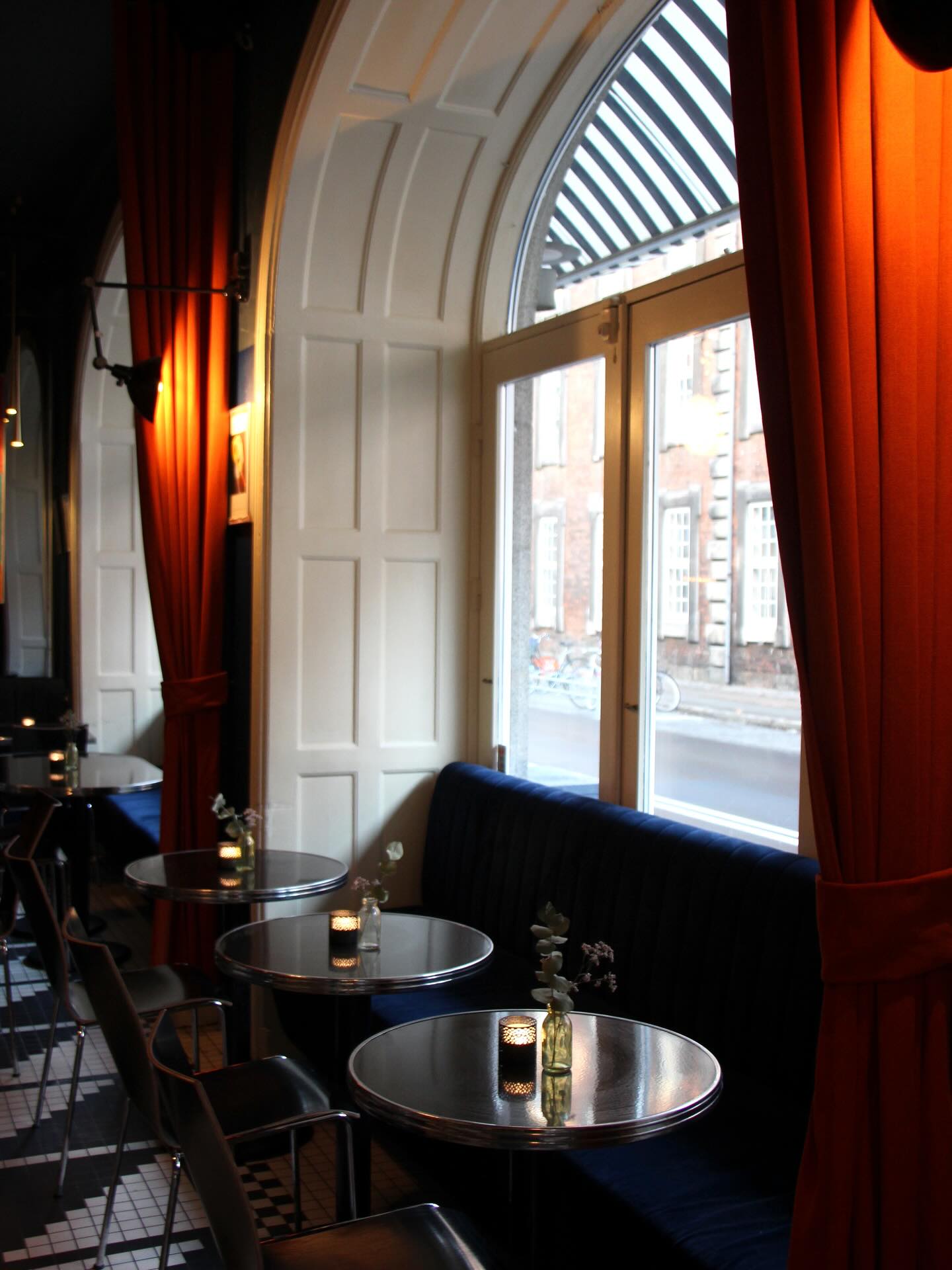 Oscar Bar & Cafe photo 2