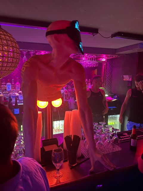 Queenz Bar photo 1